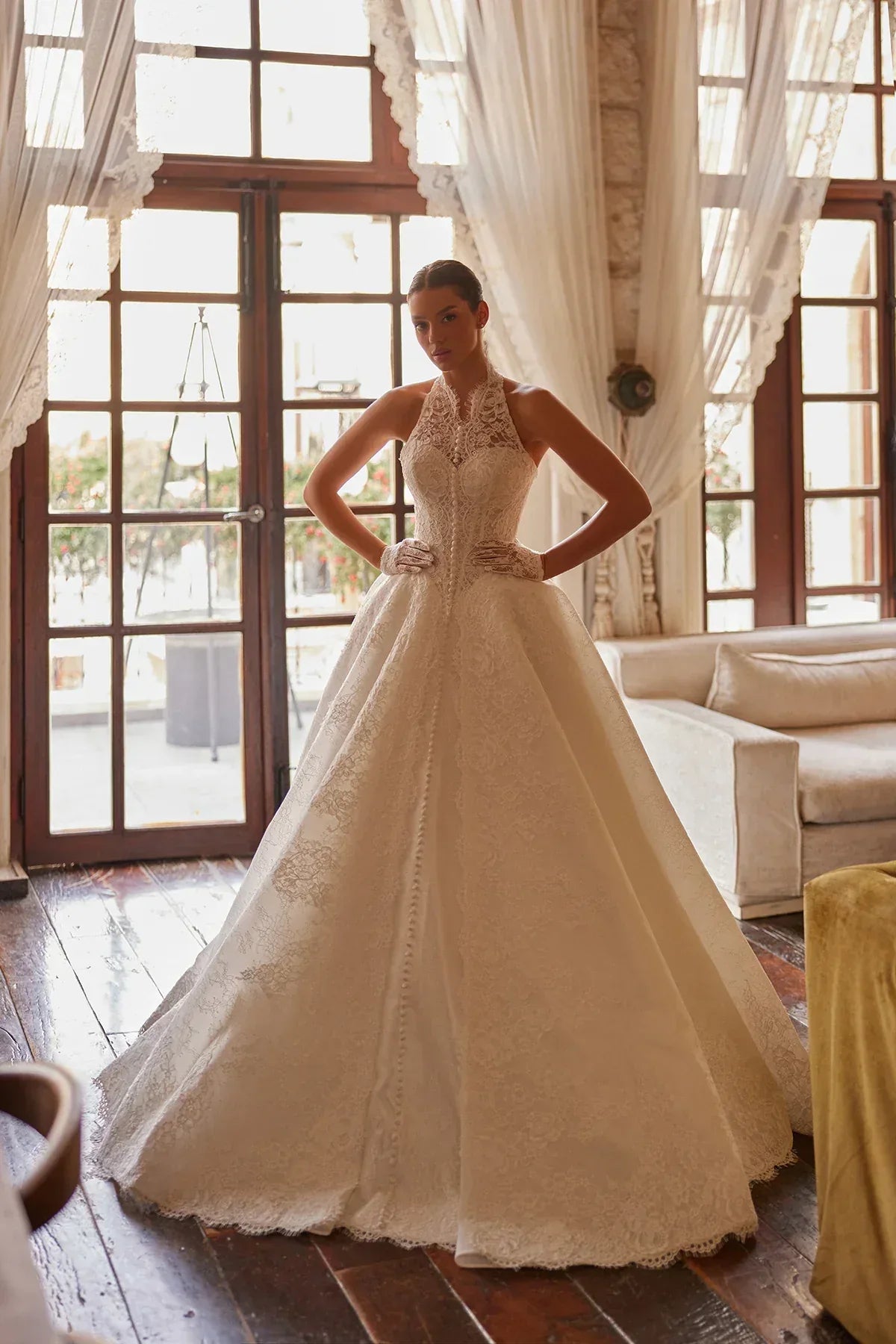 Voile Halter Yaka Düğme Detaylı Fransız Dantelli Gelinlik - Mediha Cambaz Bridal