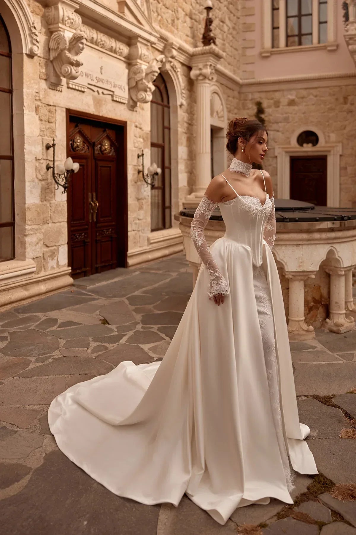 Velvet Saten Entegre Korseli İçi Balık Üstü Prenses Entegre Kollu Eldivenli Fransız Danteli Gelinlik - Mediha Cambaz Bridal