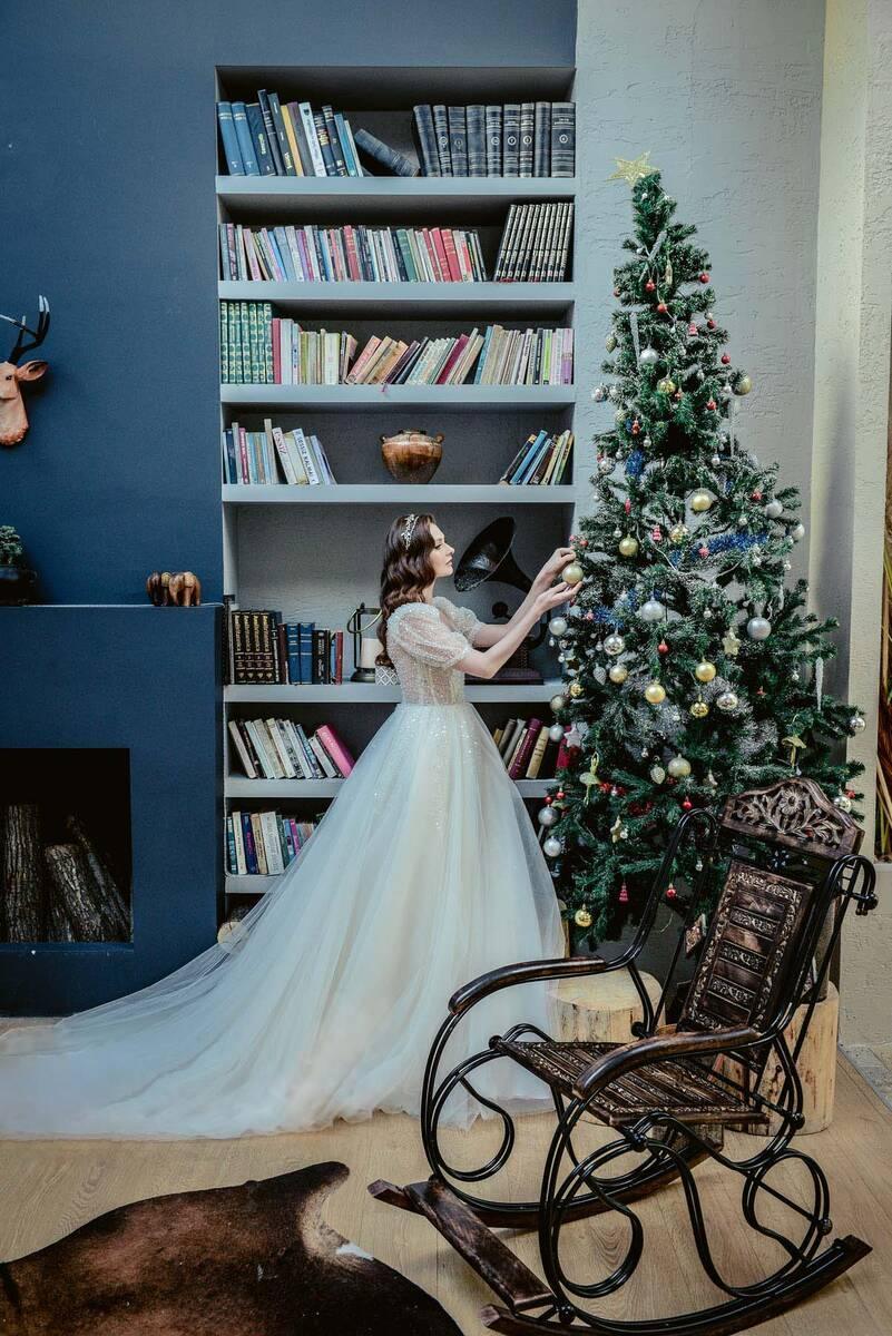 Ada Işıltılı Kısa Kol V Yaka A Kesim Gelinlik - Mediha Cambaz Bridal