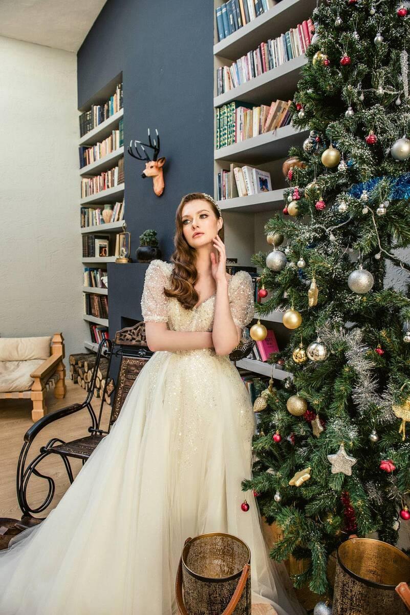Ada Işıltılı Kısa Kol V Yaka A Kesim Gelinlik - Mediha Cambaz Bridal