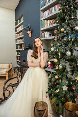 Ada Işıltılı Kısa Kol V Yaka A Kesim Gelinlik - Mediha Cambaz Bridal