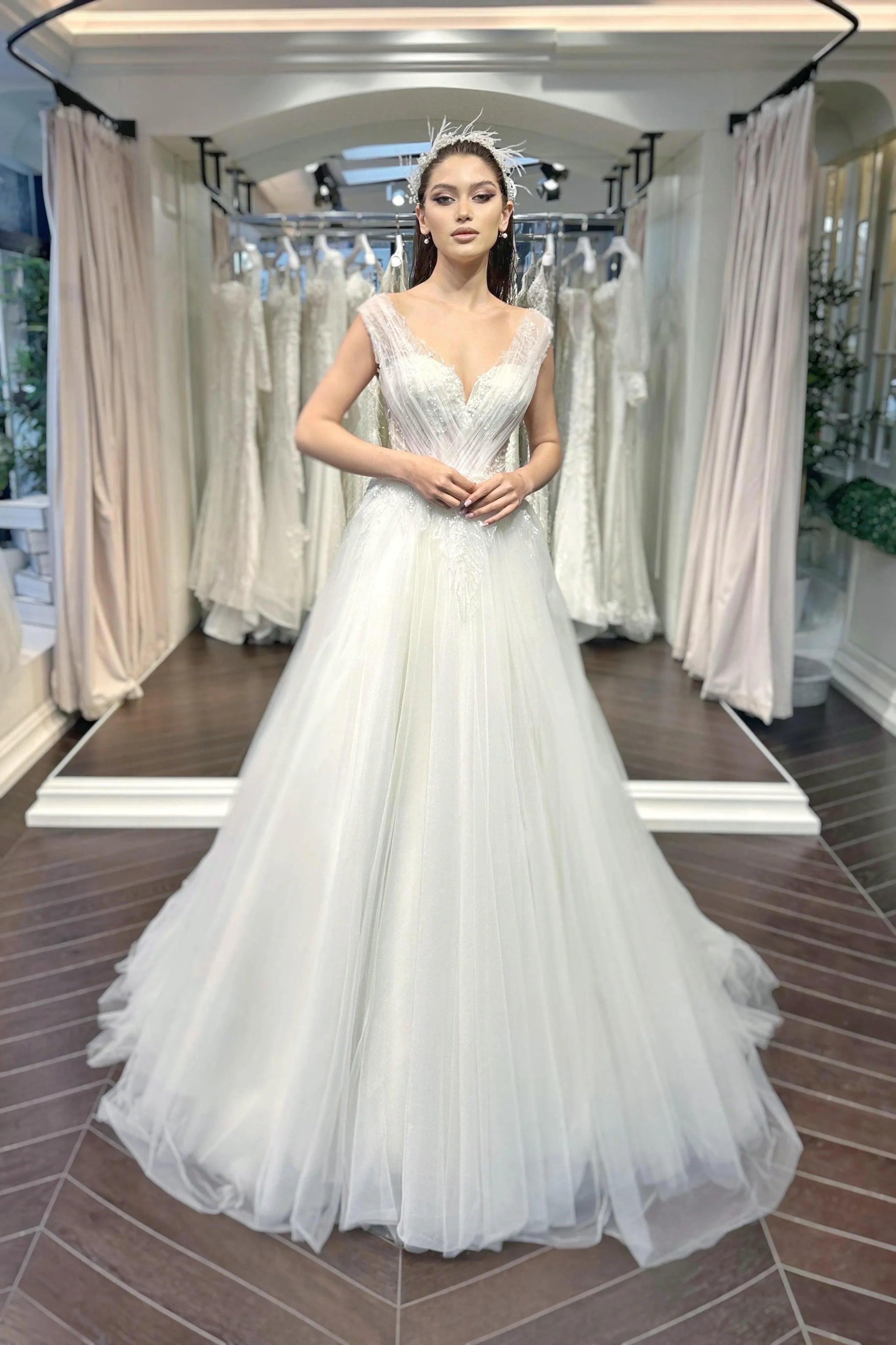 Attitude 22 Derin V Yaka A Kesim Gelinlik - Mediha Cambaz Bridal