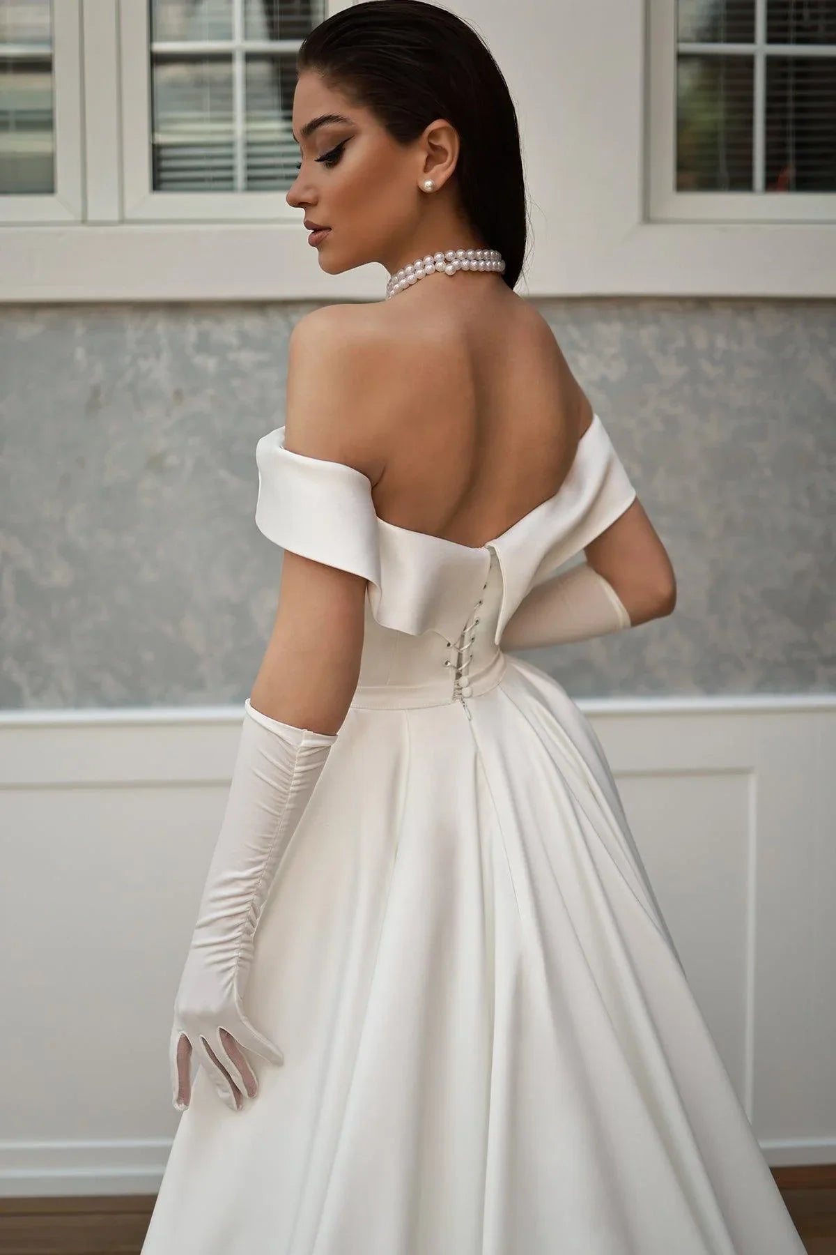 Balanche Kayık Yaka Yırtmaçlı Düz Kesim Gelinlik - Mediha Cambaz Bridal