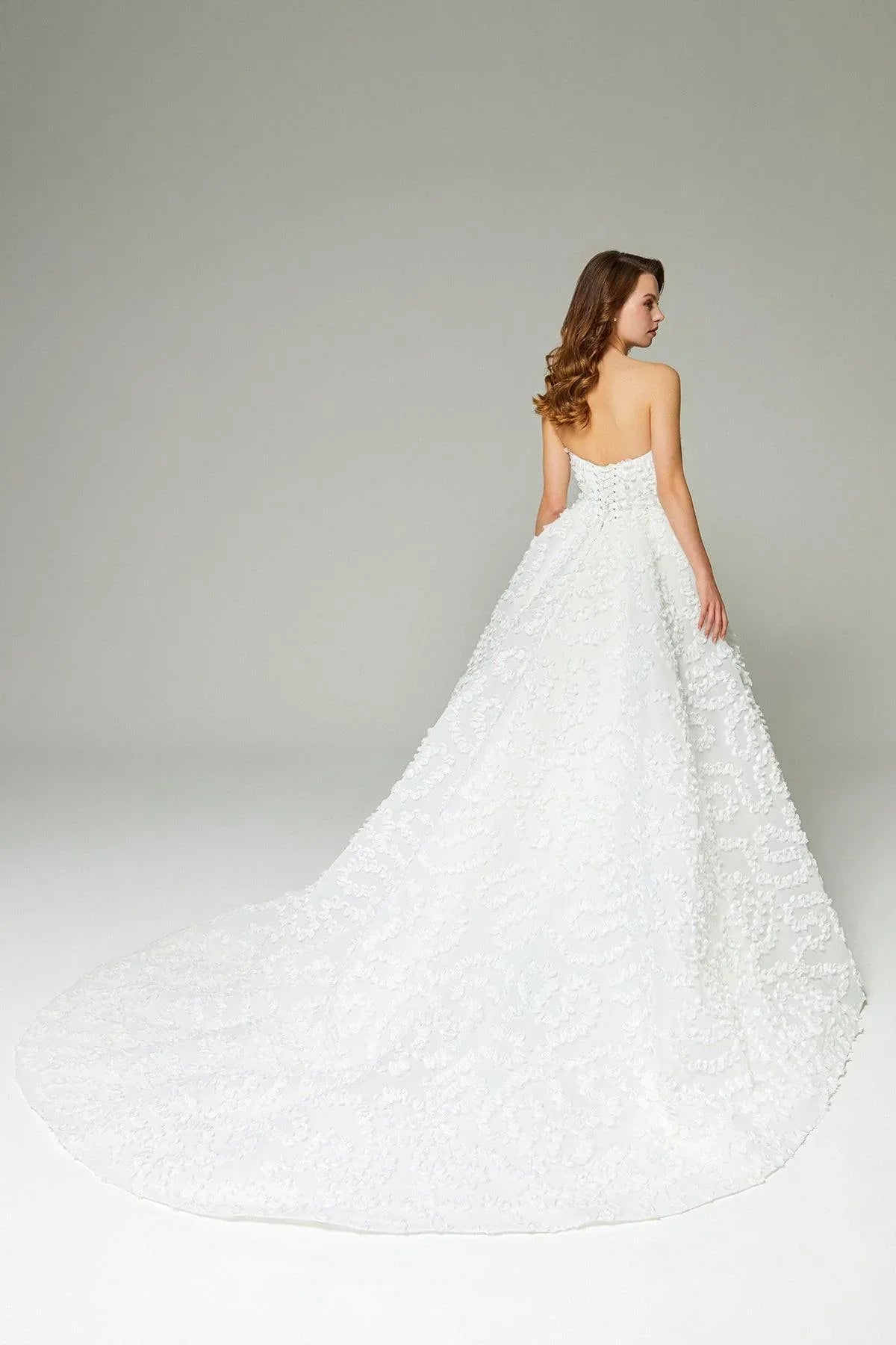 Beatrice Üç Boyutlu Dantelli Prenses Gelinlik - Mediha Cambaz Bridal