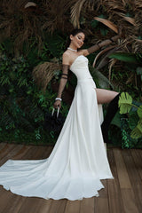 Beverly Straplez Derin Yırtmaçlı Düz Kesim Gelinlik - Mediha Cambaz Bridal