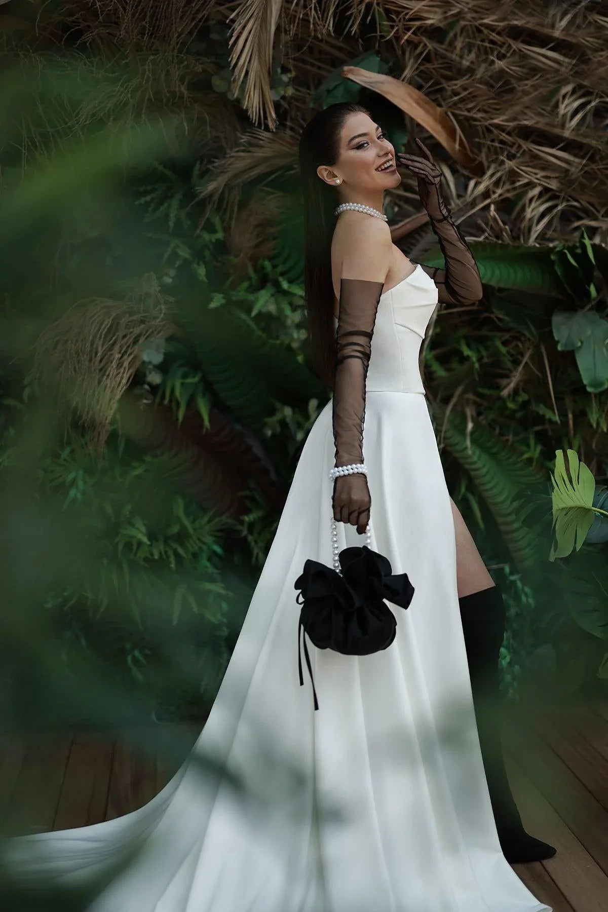 Beverly Straplez Derin Yırtmaçlı Düz Kesim Gelinlik - Mediha Cambaz Bridal
