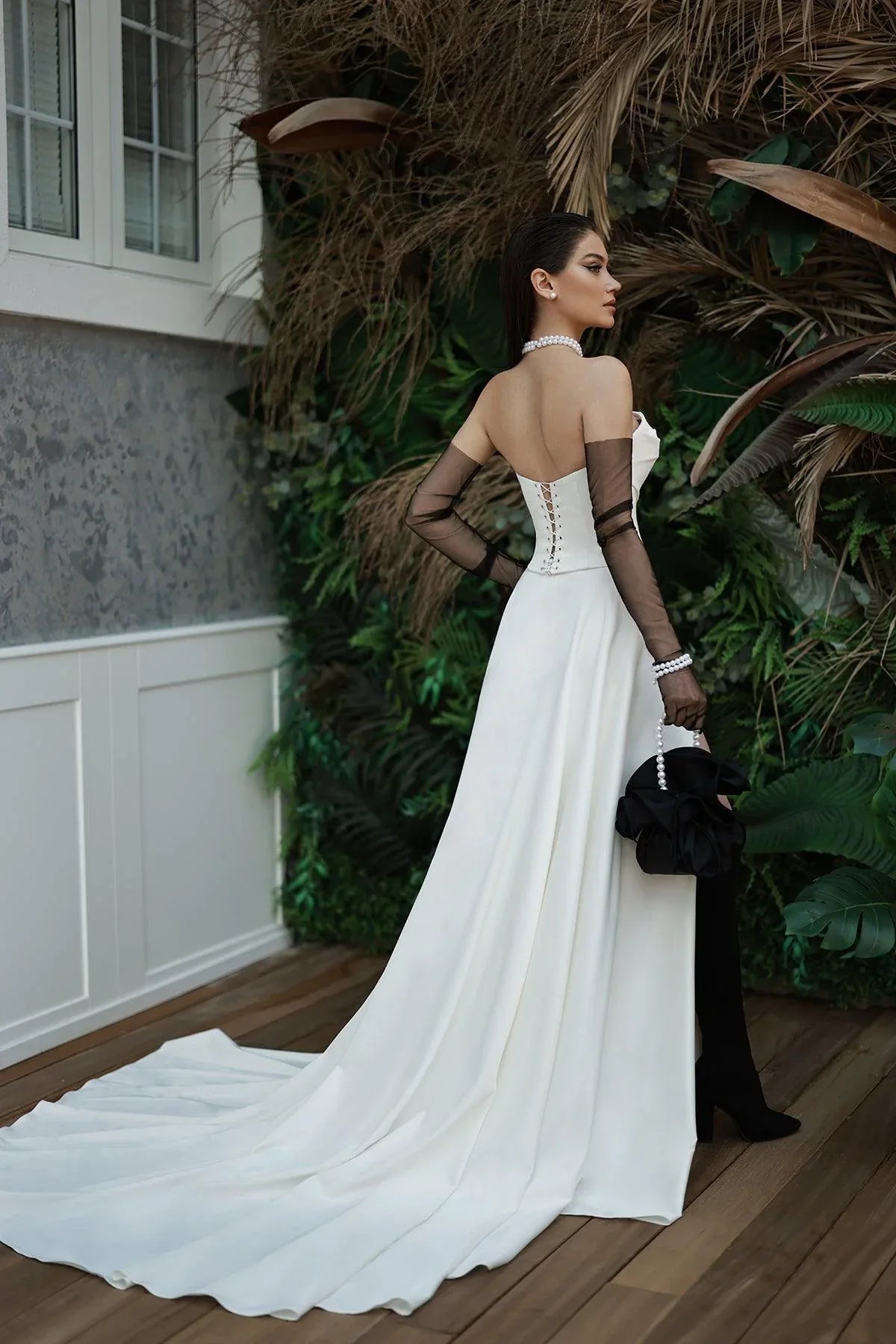 Beverly Straplez Derin Yırtmaçlı Düz Kesim Gelinlik - Mediha Cambaz Bridal