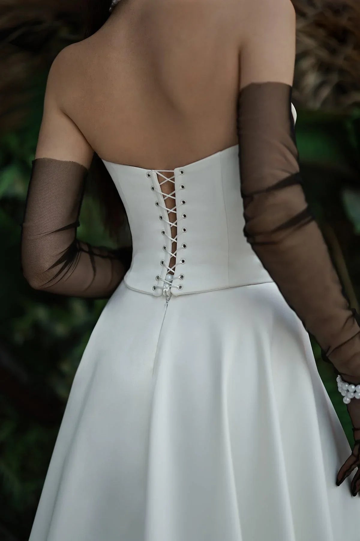 Beverly Straplez Derin Yırtmaçlı Düz Kesim Gelinlik - Mediha Cambaz Bridal