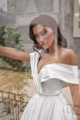 Cassandra Kayık Yaka Saten Drapeli A Kesim Gelinlik - Mediha Cambaz Bridal