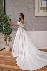 Cassandra Kayık Yaka Saten Drapeli A Kesim Gelinlik - Mediha Cambaz Bridal