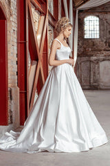 Dark Saten Kare Yaka Prenses Model Gelinlik - Mediha Cambaz Bridal