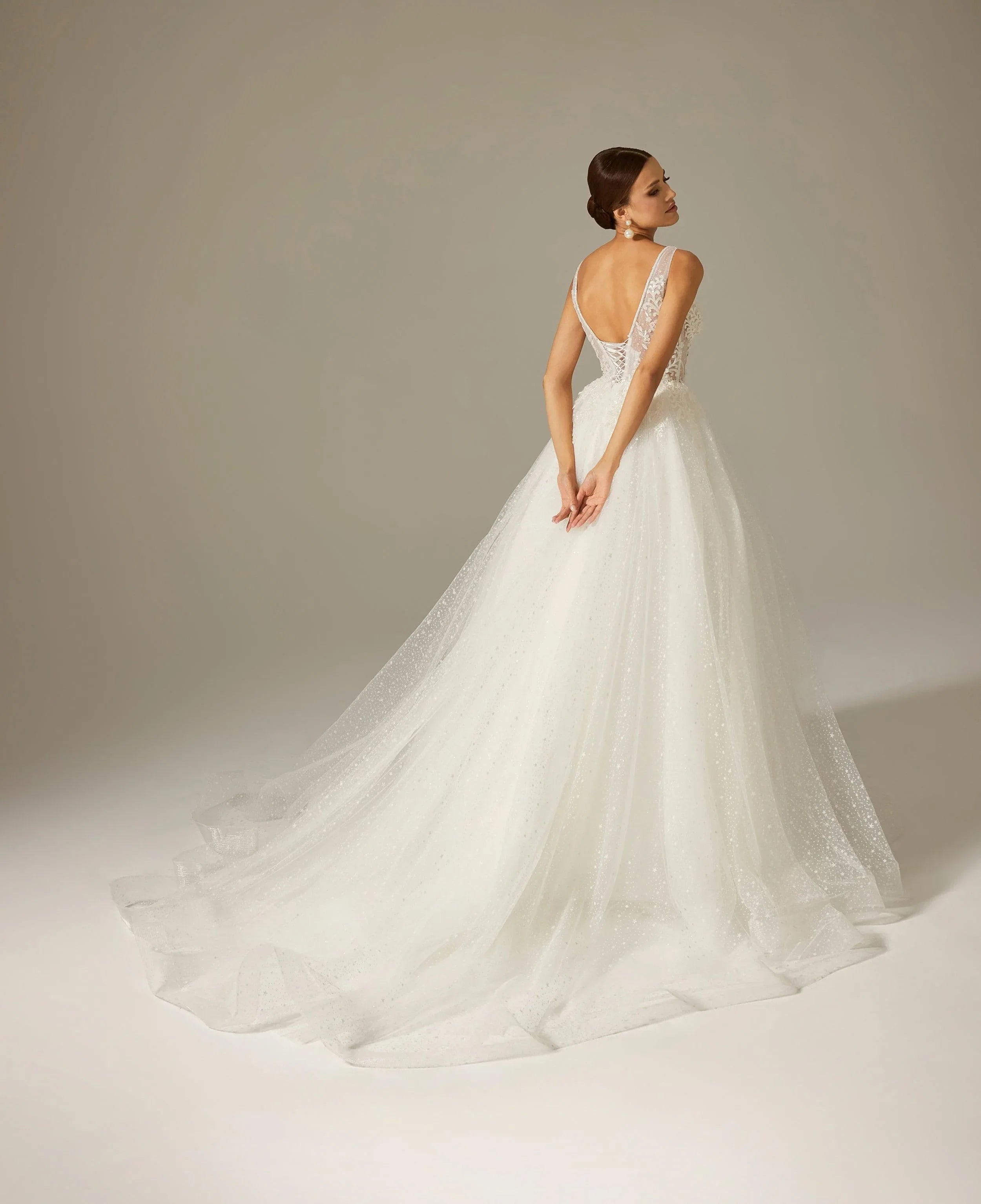 Diamonds Star Dantelli V Yaka A Kesim Gelinlik - Mediha Cambaz Bridal