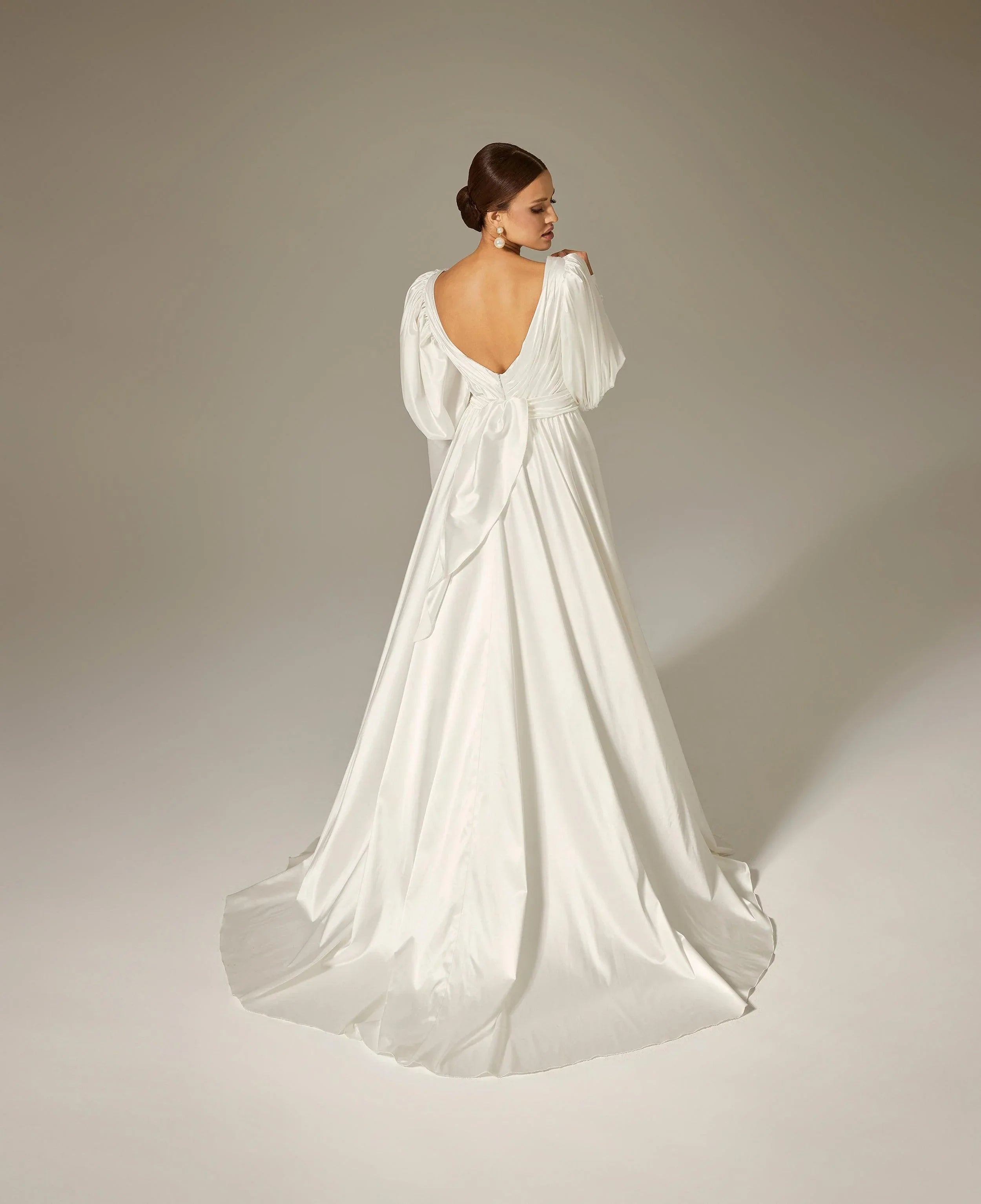 Ella Gigot Kol Saten Sade A Kesim Gelinlik - Mediha Cambaz Bridal