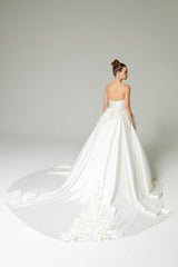 Fiona Çiçek Aplikleli Straplez Prenses Gelinlik - Mediha Cambaz Bridal