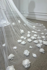 Florya - Üç Boyutlu Çiçekli İpek Tül Büzgülü ve Taraklı Duvak - Mediha Cambaz Bridal