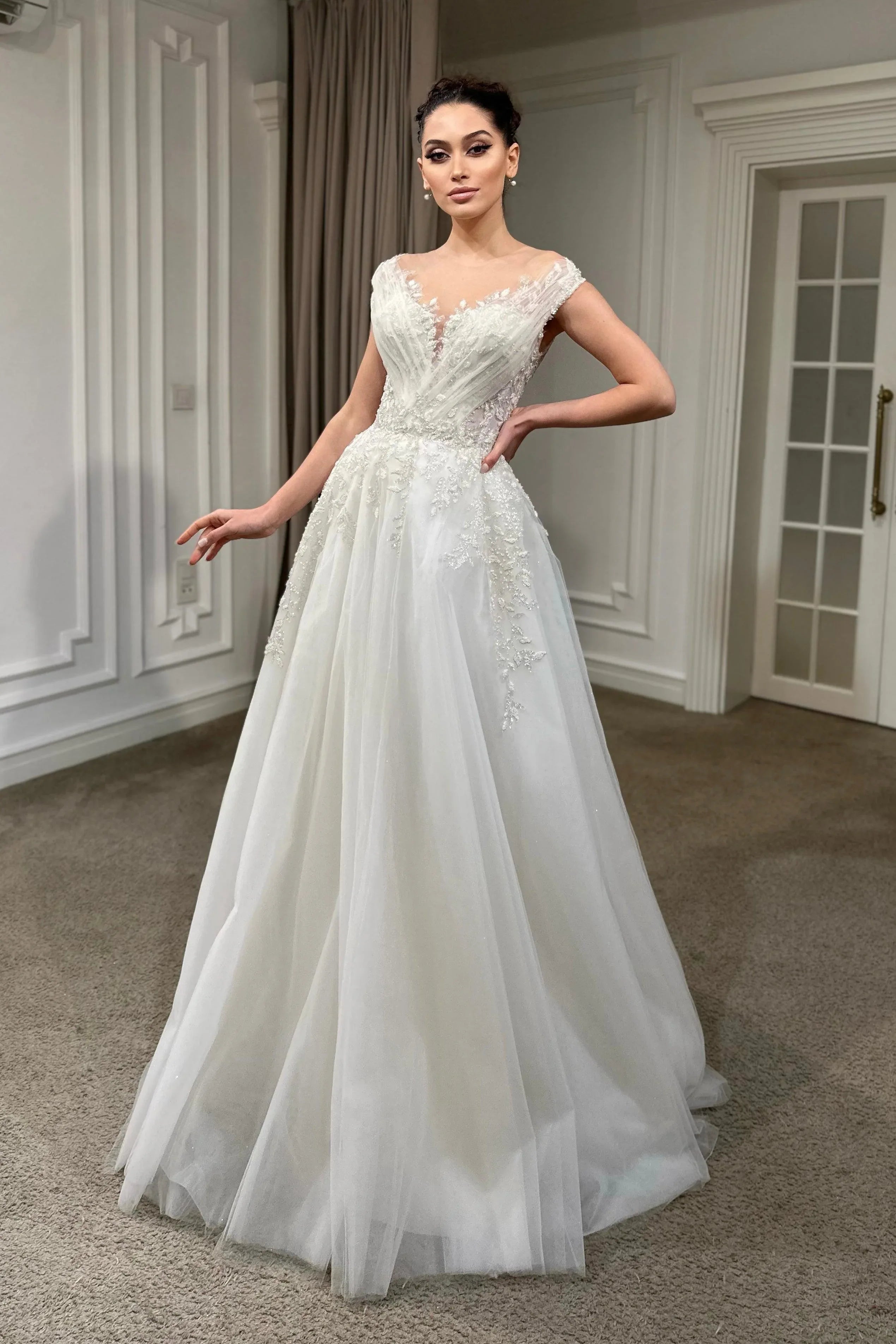 Gattie V Yaka Dantel Drapeli A Kesim Gelinlik - Mediha Cambaz Bridal