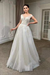 Gattie V Yaka Dantel Drapeli A Kesim Gelinlik - Mediha Cambaz Bridal