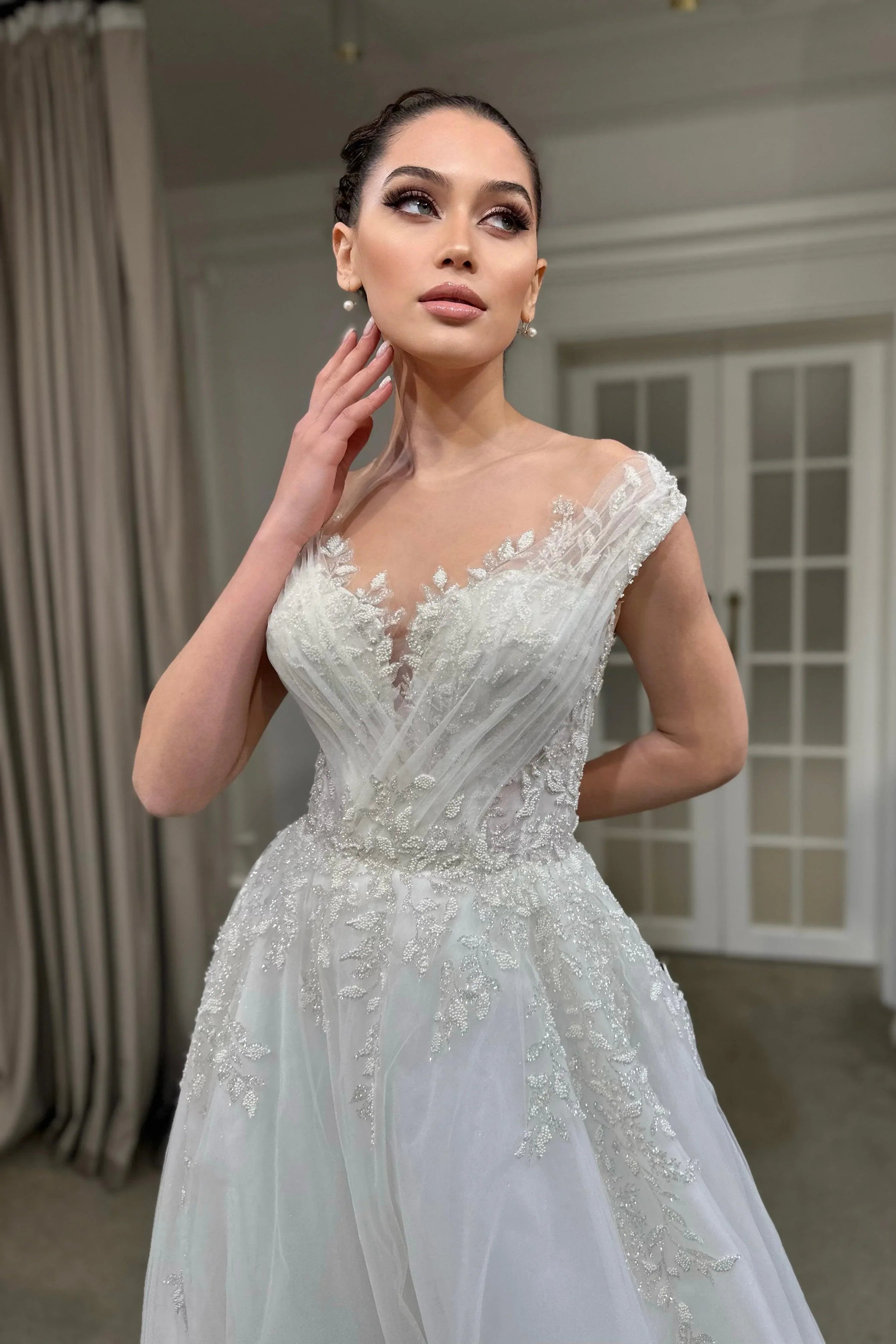 Gattie V Yaka Dantel Drapeli A Kesim Gelinlik - Mediha Cambaz Bridal