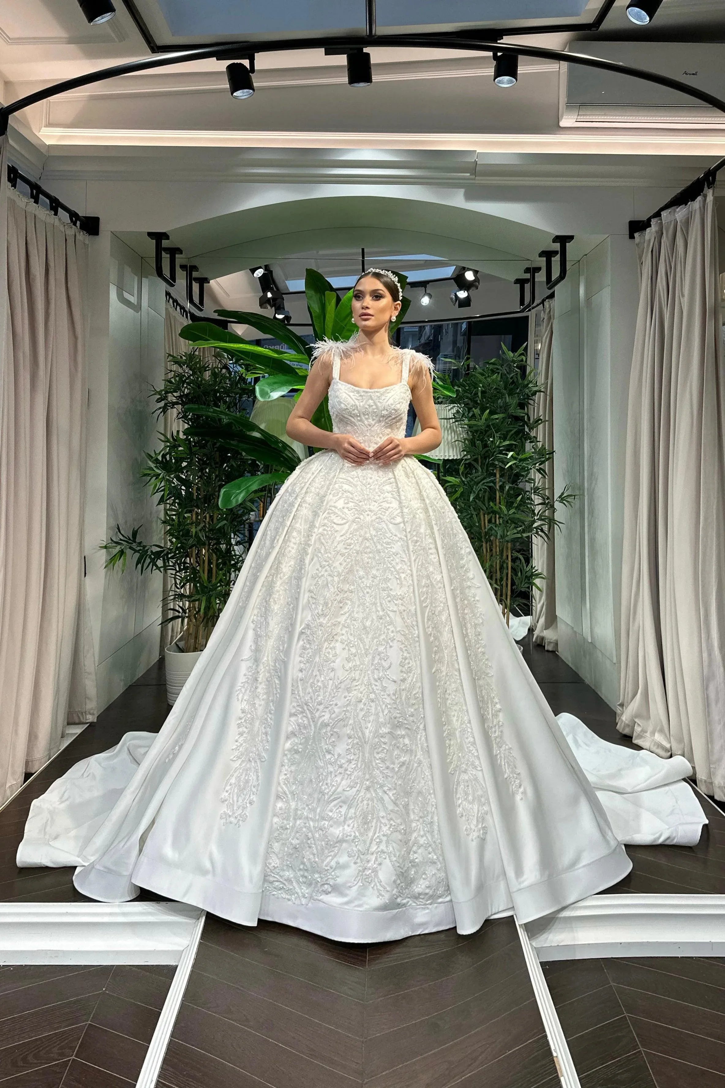 Gayla Otriş Detaylı Saten Prenses Model Gelinlik - Mediha Cambaz Bridal
