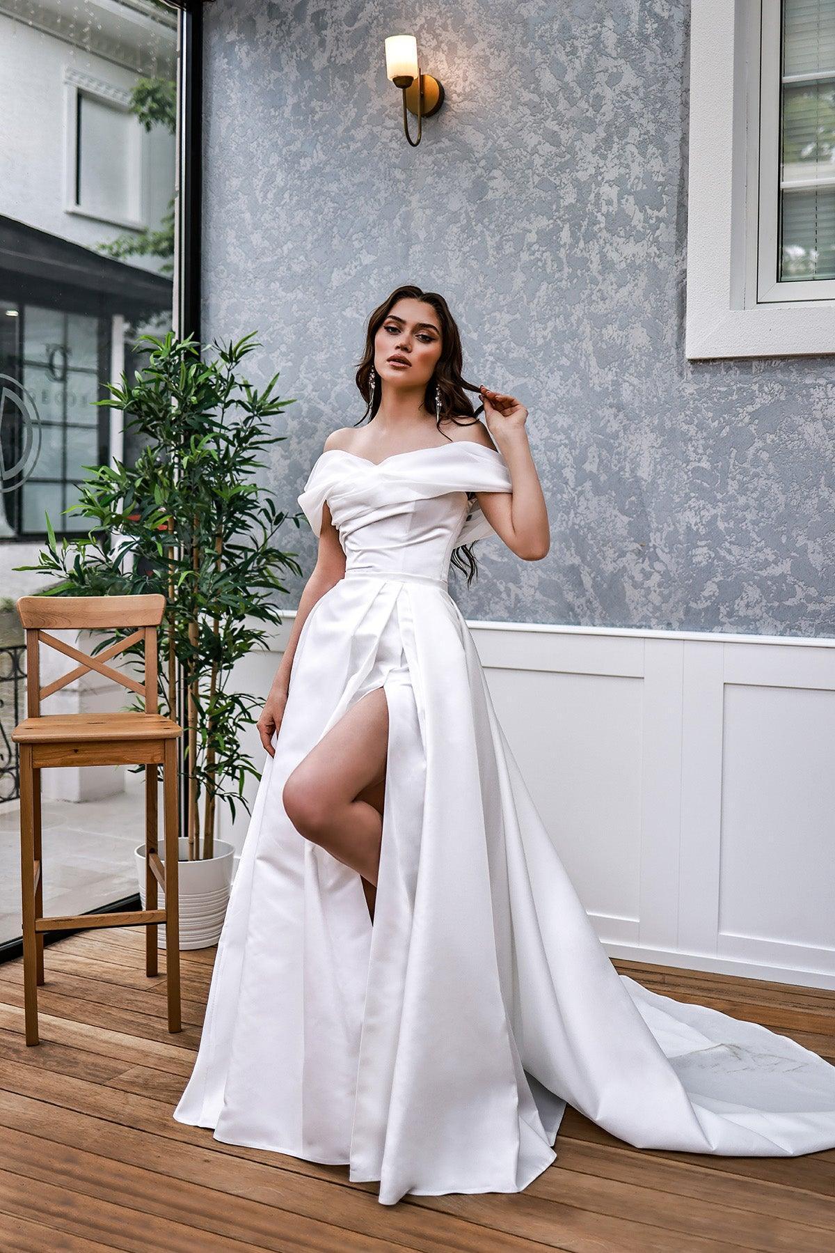 Giona Kayık Yaka Derin Yırtmaçlı A Kesim Gelinlik - Mediha Cambaz Bridal