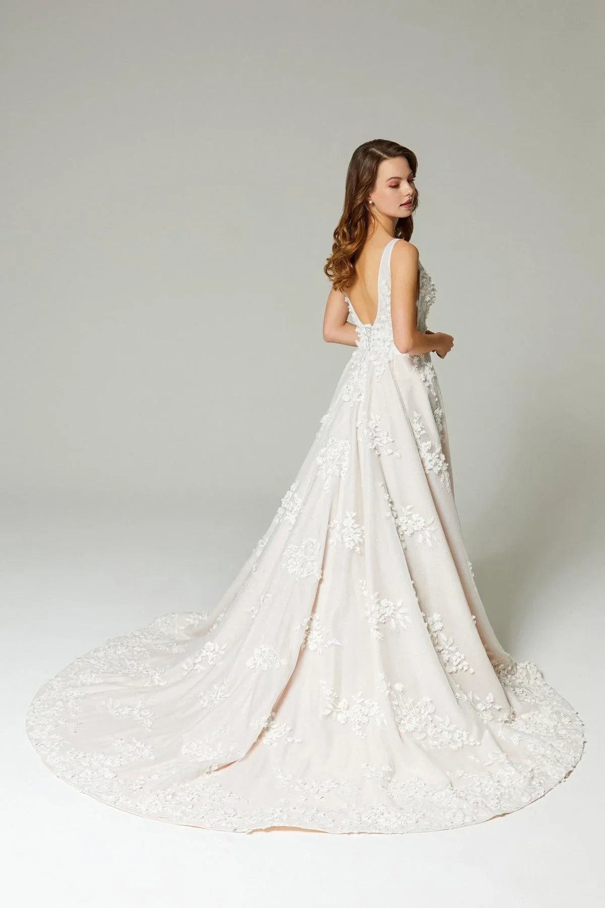 Hector Üç Boyutlu Çiçekli A Kesim Gelinlik - Mediha Cambaz Bridal