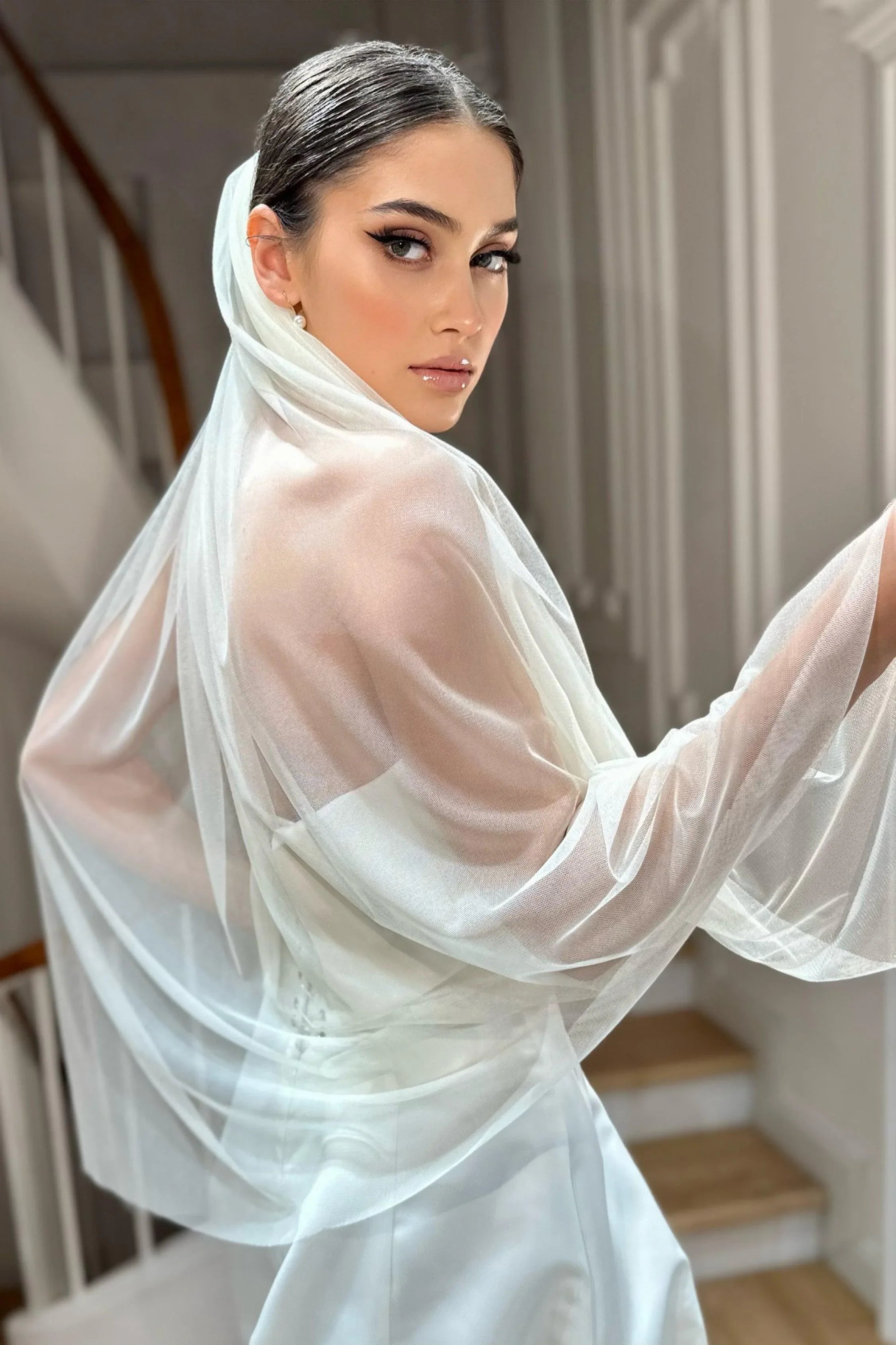 Holly Kırık Beyaz Sade Taraklı Kısa İpek Tül Duvak - Mediha Cambaz Bridal