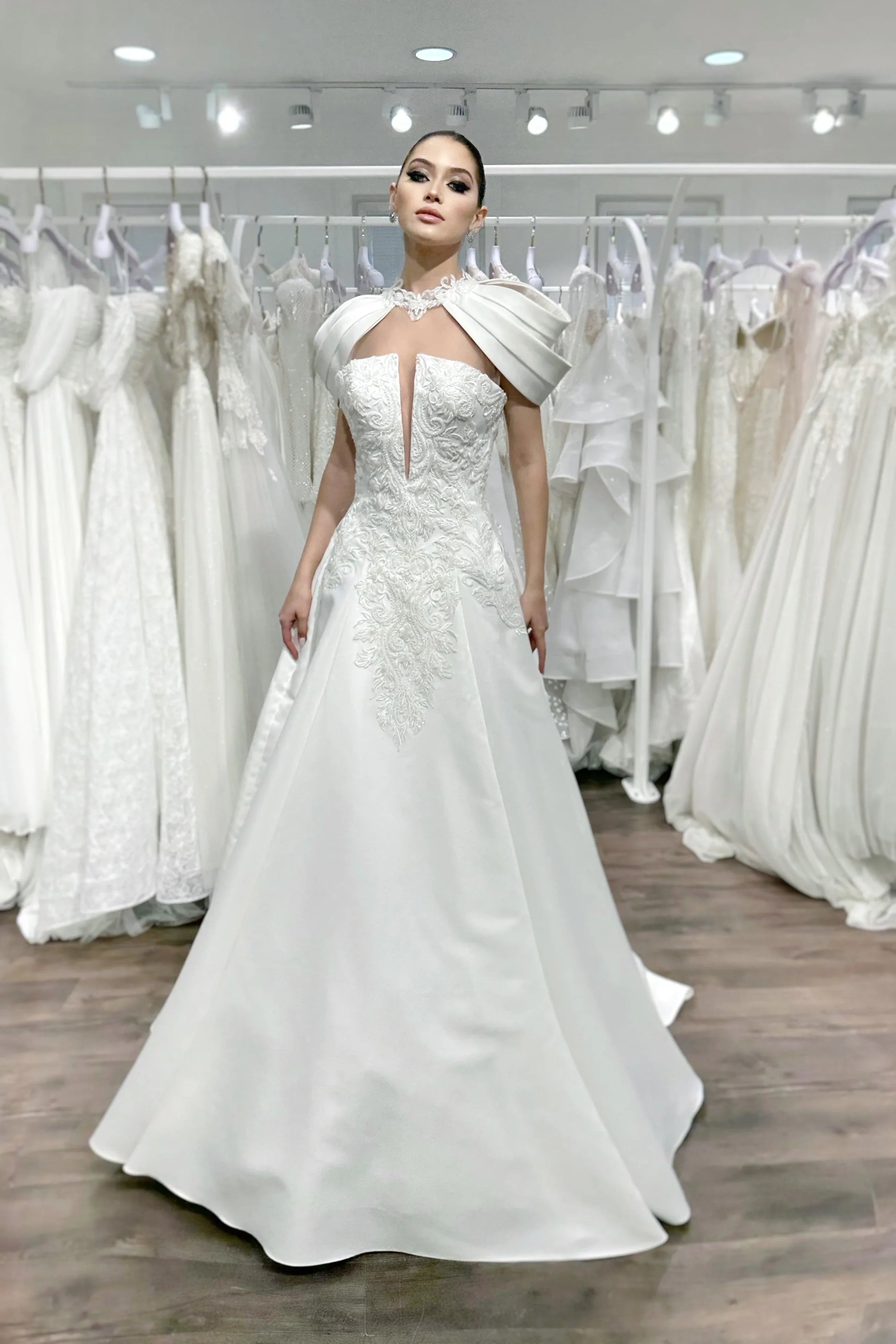 Jilian Omuz Detaylı Saten A Kesim Gelinlik - Mediha Cambaz Bridal