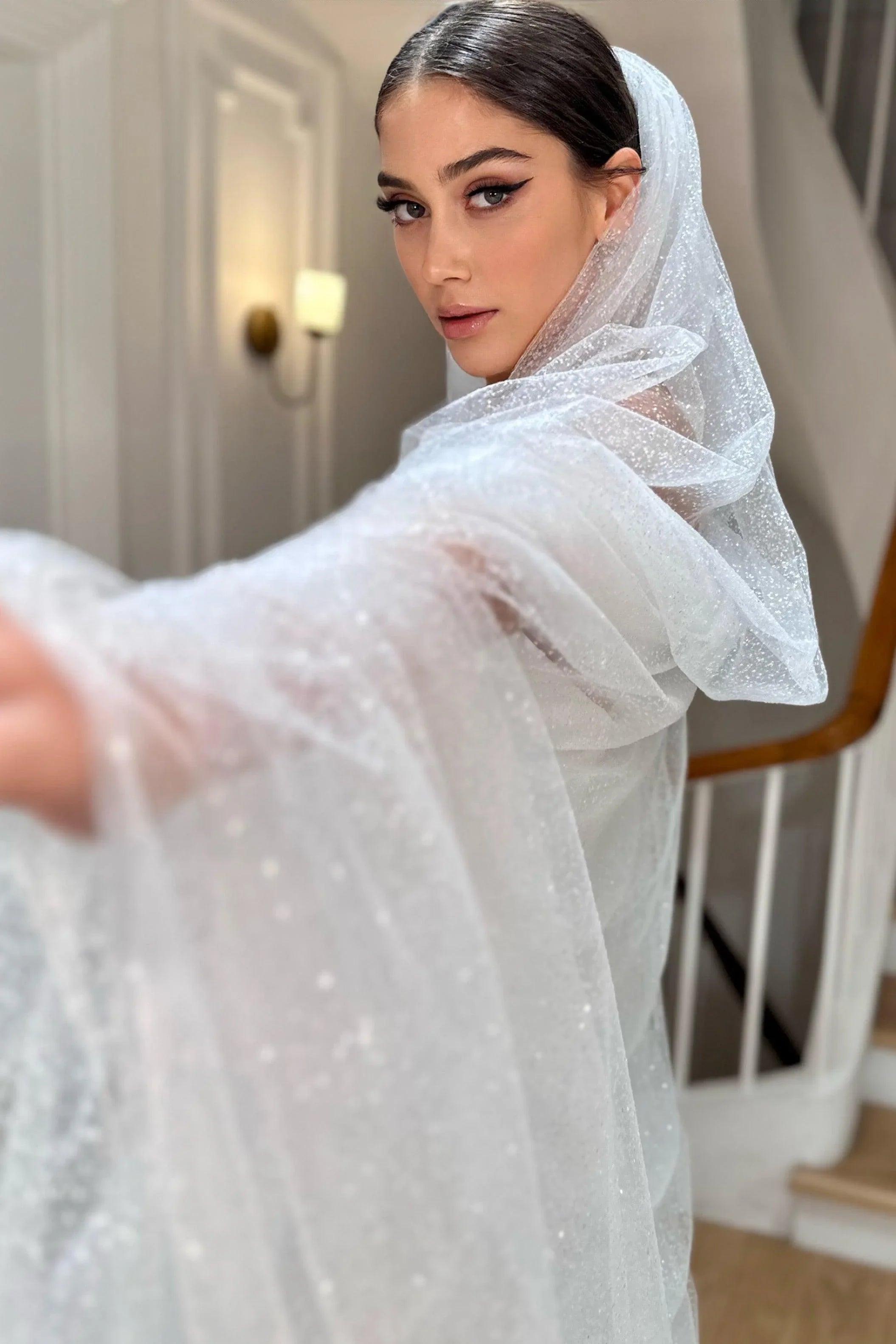 Joanne Kırık Beyaz Büzgülü Simli Uzun Duvak - Mediha Cambaz Bridal