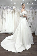 Josephini Kayık Yaka Saten A Kesim Gelinlik - Mediha Cambaz Bridal