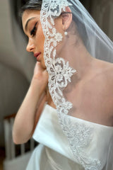 Laures Kenar Ucu Dantelli Kırık Beyaz Uzun Rahibe Duvak - Mediha Cambaz Bridal