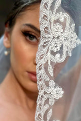 Laures Kenar Ucu Dantelli Kırık Beyaz Uzun Rahibe Duvak - Mediha Cambaz Bridal