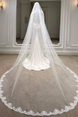 Laures Kenar Ucu Dantelli Kırık Beyaz Uzun Rahibe Duvak - Mediha Cambaz Bridal