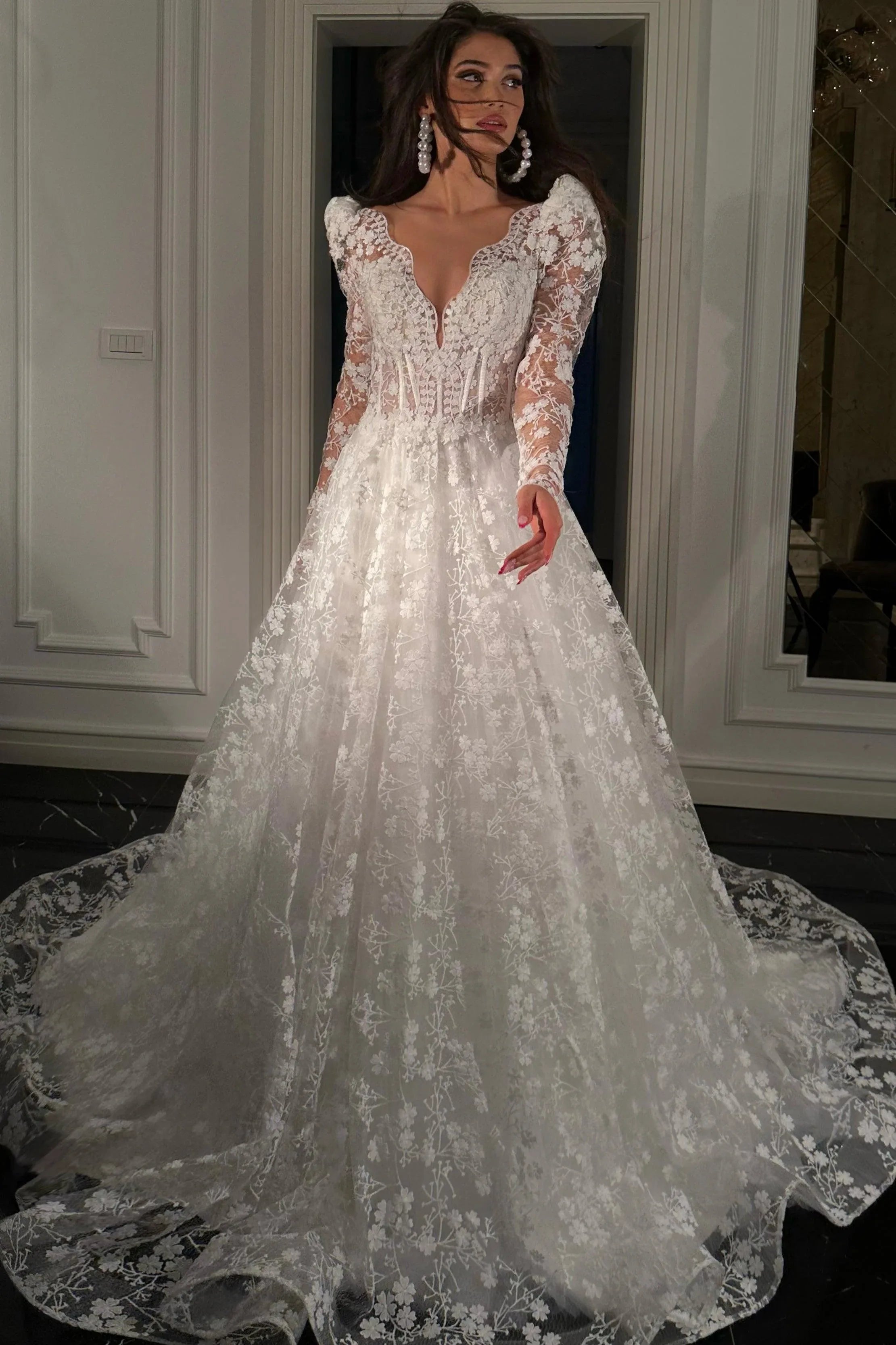 Lucia Fransız Dantel Kalp Yaka A Kesim Gelinlik - Mediha Cambaz Bridal