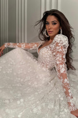 Lucia Fransız Dantel Kalp Yaka A Kesim Gelinlik - Mediha Cambaz Bridal