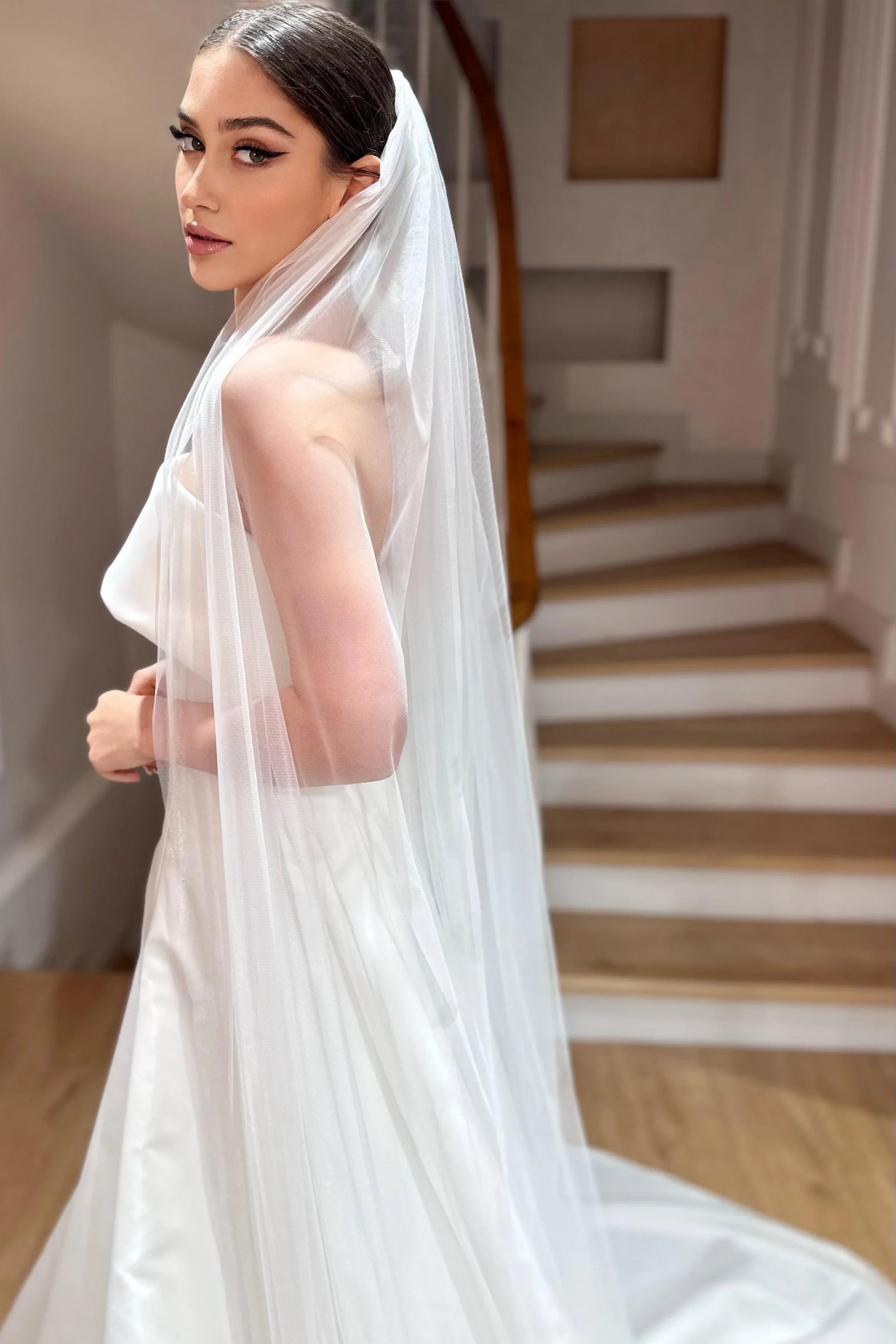 Lucy Kırık Beyaz Büzgülü Saydam Uzun İpek Tül Duvak - Mediha Cambaz Bridal
