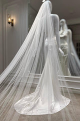 Matilda Kırık Beyaz Seyrek İnci İşlemeli Uzun Duvak - Mediha Cambaz Bridal