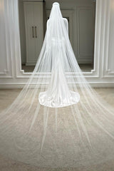 Matilda Kırık Beyaz Seyrek İnci İşlemeli Uzun Duvak - Mediha Cambaz Bridal