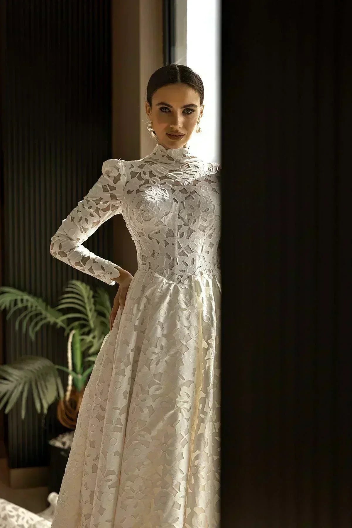 Misty Çiçek Desenli Hakim Yaka Uzun Kollu A Kesim Gelinlik - Mediha Cambaz Bridal