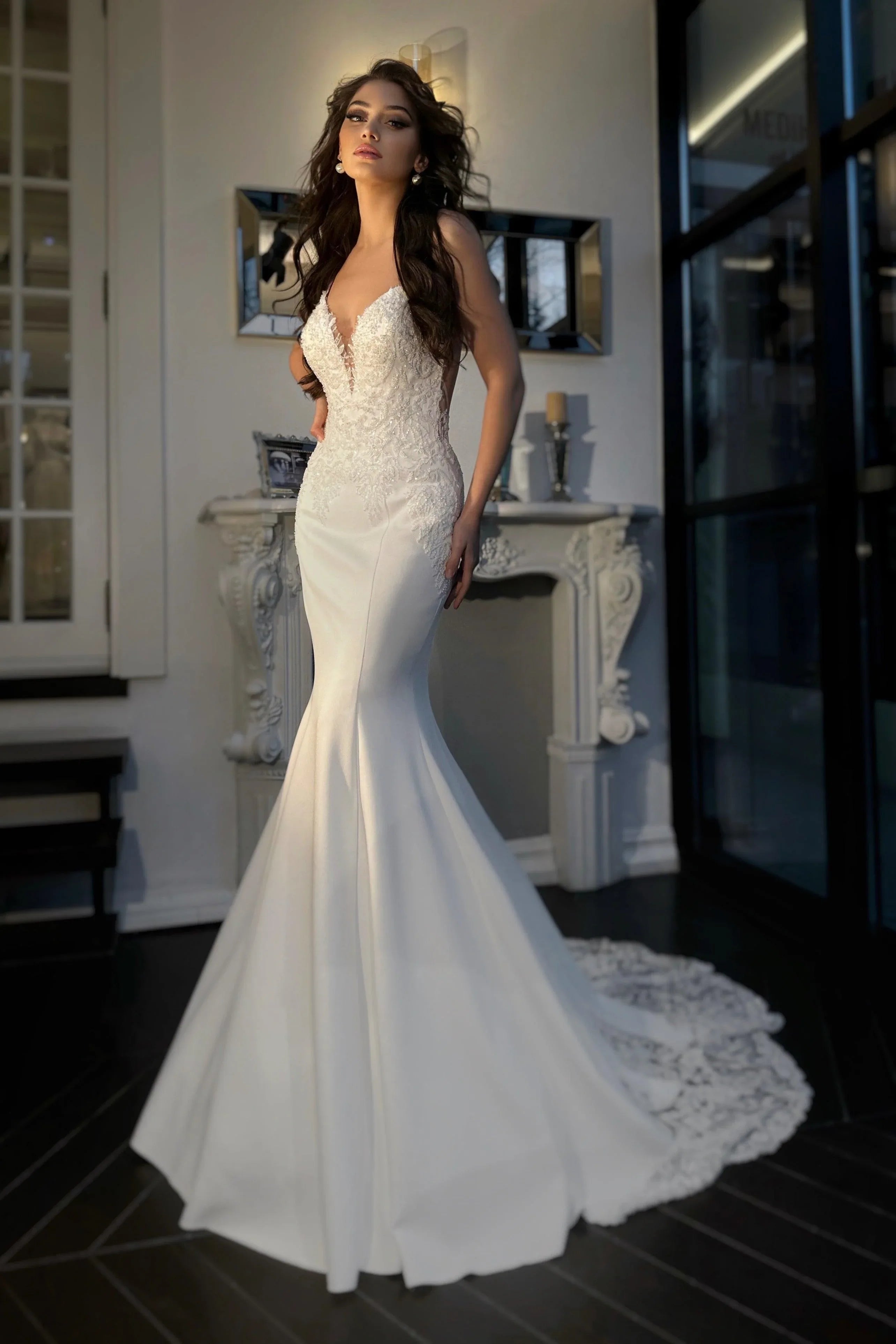 Neusa Saten Dantel V Yaka Balık Gelinlik - Mediha Cambaz Bridal