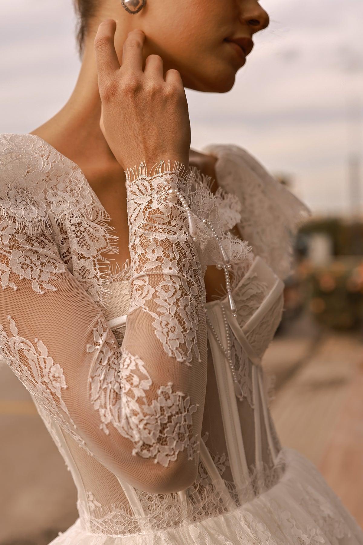 Perre Fransız Dantelli Kat Kat A Kesim Gelinlik - Mediha Cambaz Bridal