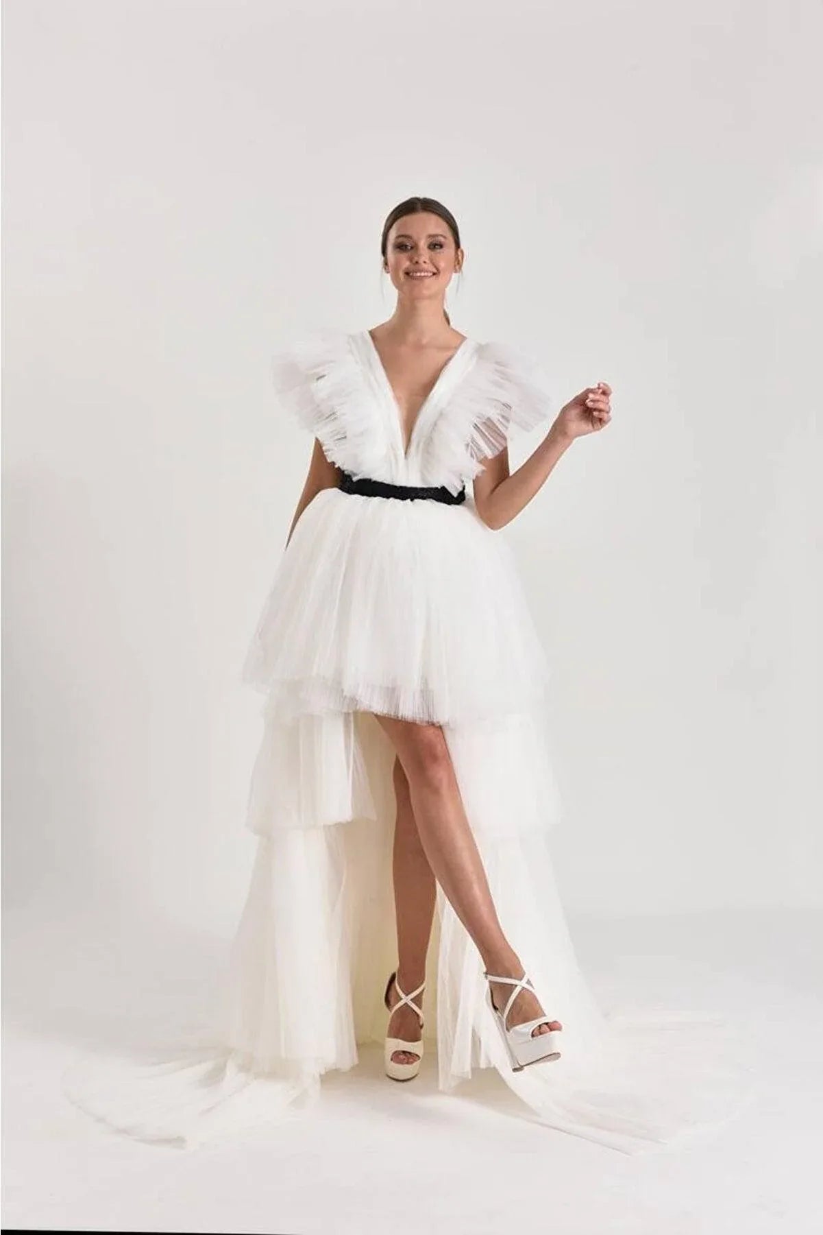 Pictor Katlı Tül Arkası Uzun Önü Kısa Gelinlik - Mediha Cambaz Bridal