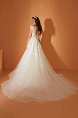 Rebecca V Yaka Üç Boyut Dantel A Kesim Gelinlik - Mediha Cambaz Bridal