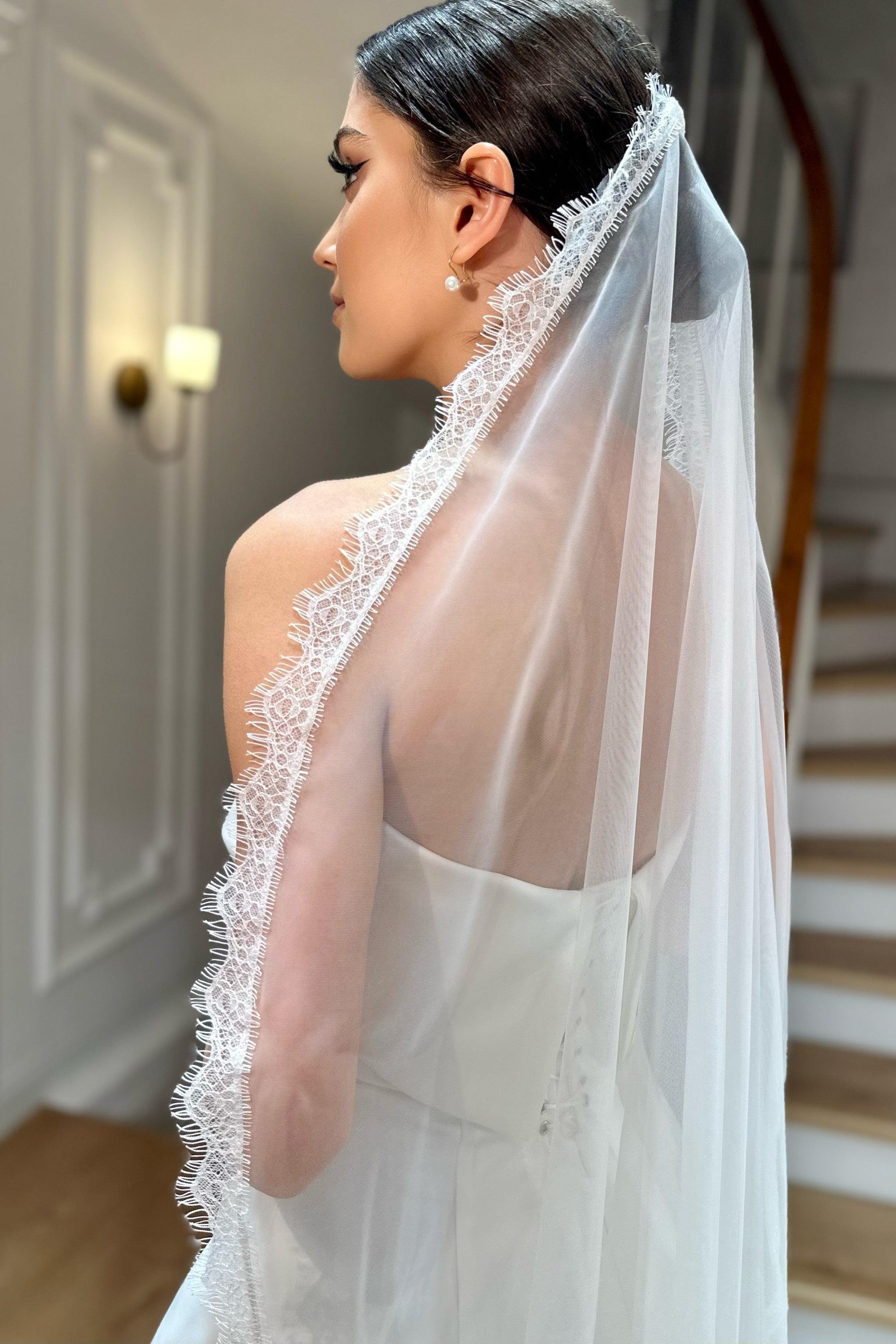 Reva Kenar Ucu Fransız Dantelli Kısa Rahibe Duvak - Mediha Cambaz Bridal