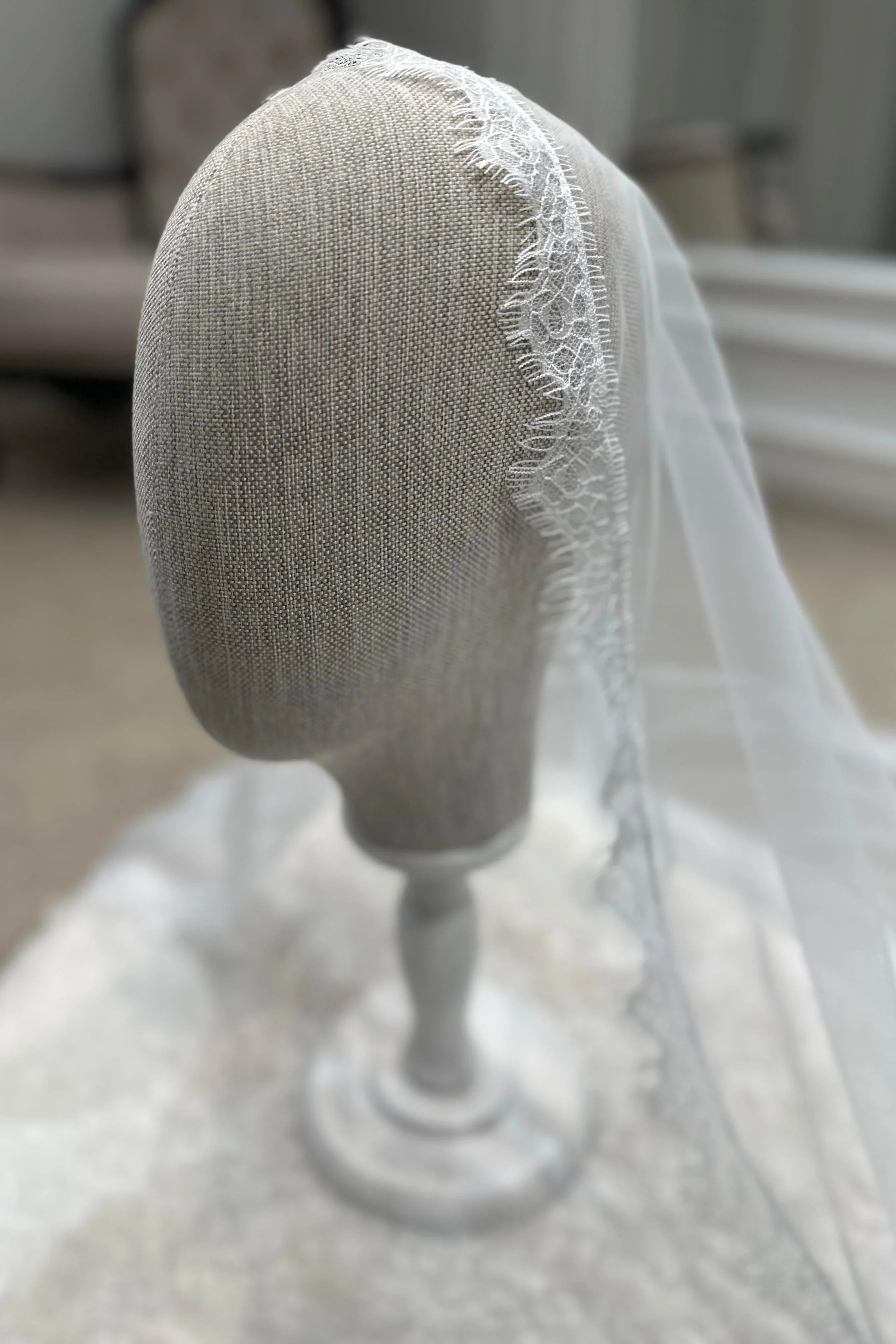 Reva Kenar Ucu Fransız Dantelli Kısa Rahibe Duvak - Mediha Cambaz Bridal