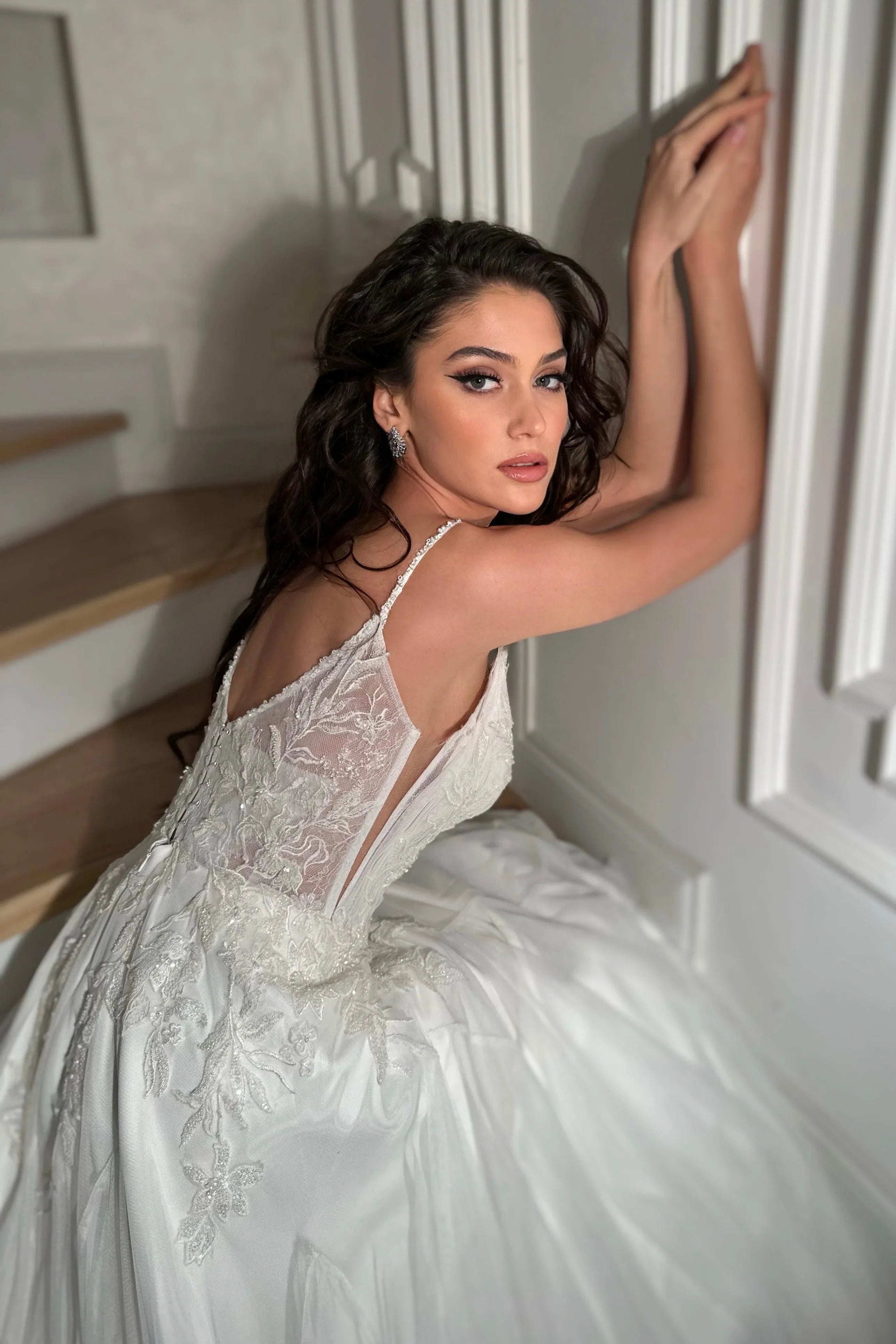 Ruby İpek Tül Dantel V Yaka Helen Gelinlik - Mediha Cambaz Bridal