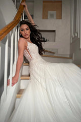 Ruby İpek Tül Dantel V Yaka Helen Gelinlik - Mediha Cambaz Bridal