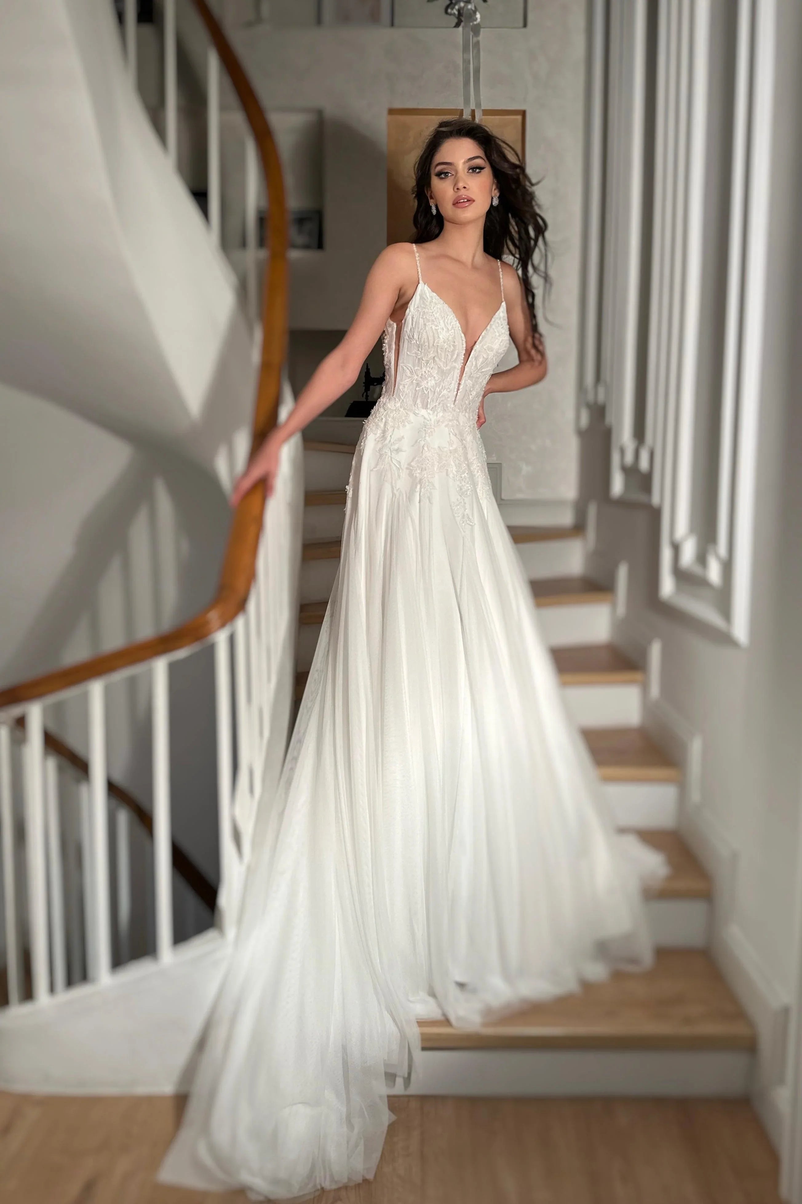 Ruby İpek Tül Dantel V Yaka Helen Gelinlik - Mediha Cambaz Bridal