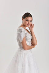 Sasha Dantel Apoletli V Yaka A Kesim Gelinlik - Mediha Cambaz Bridal