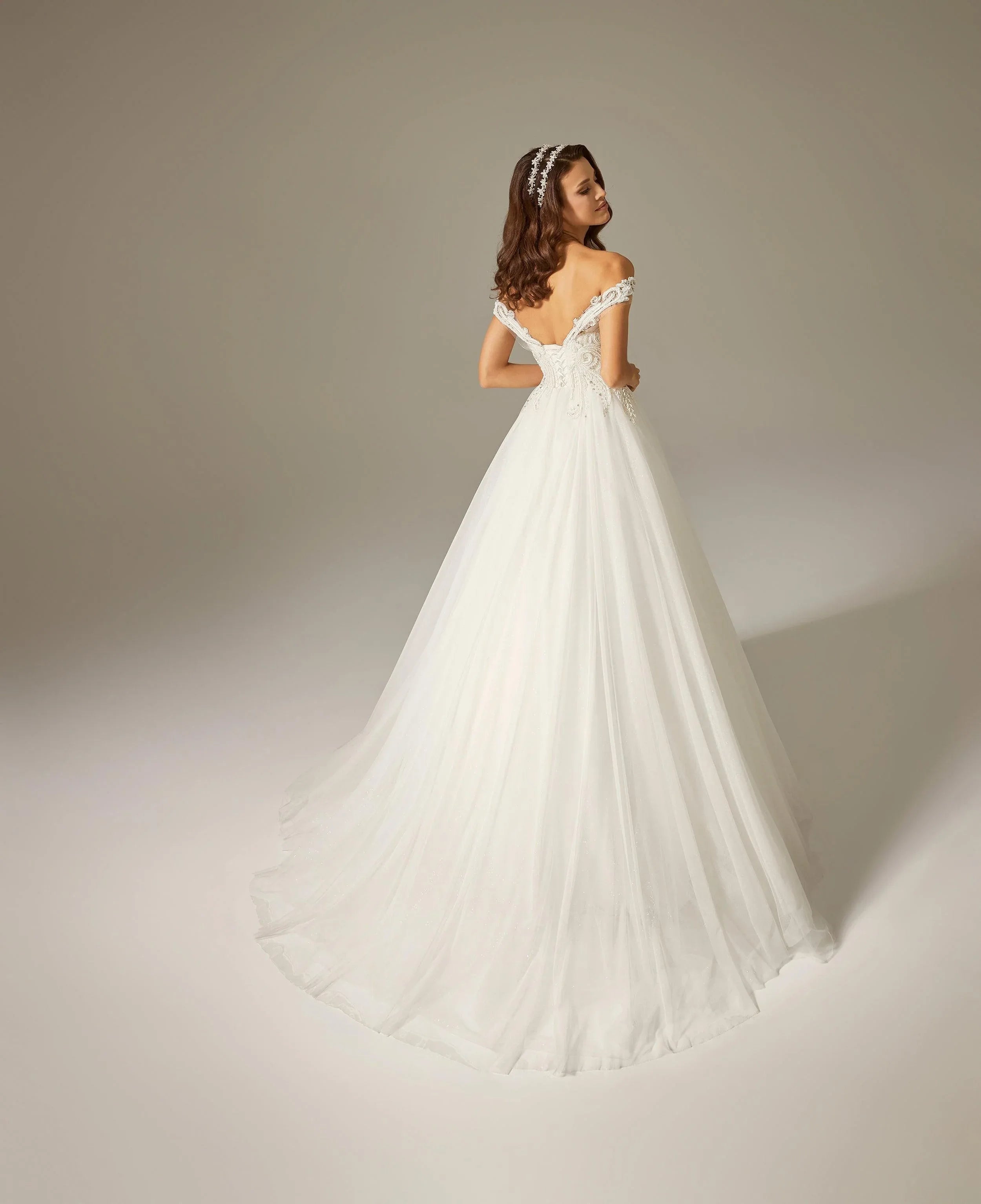 Sem Dantel İpek Tül Helen A Kesim Gelinlik - Mediha Cambaz Bridal