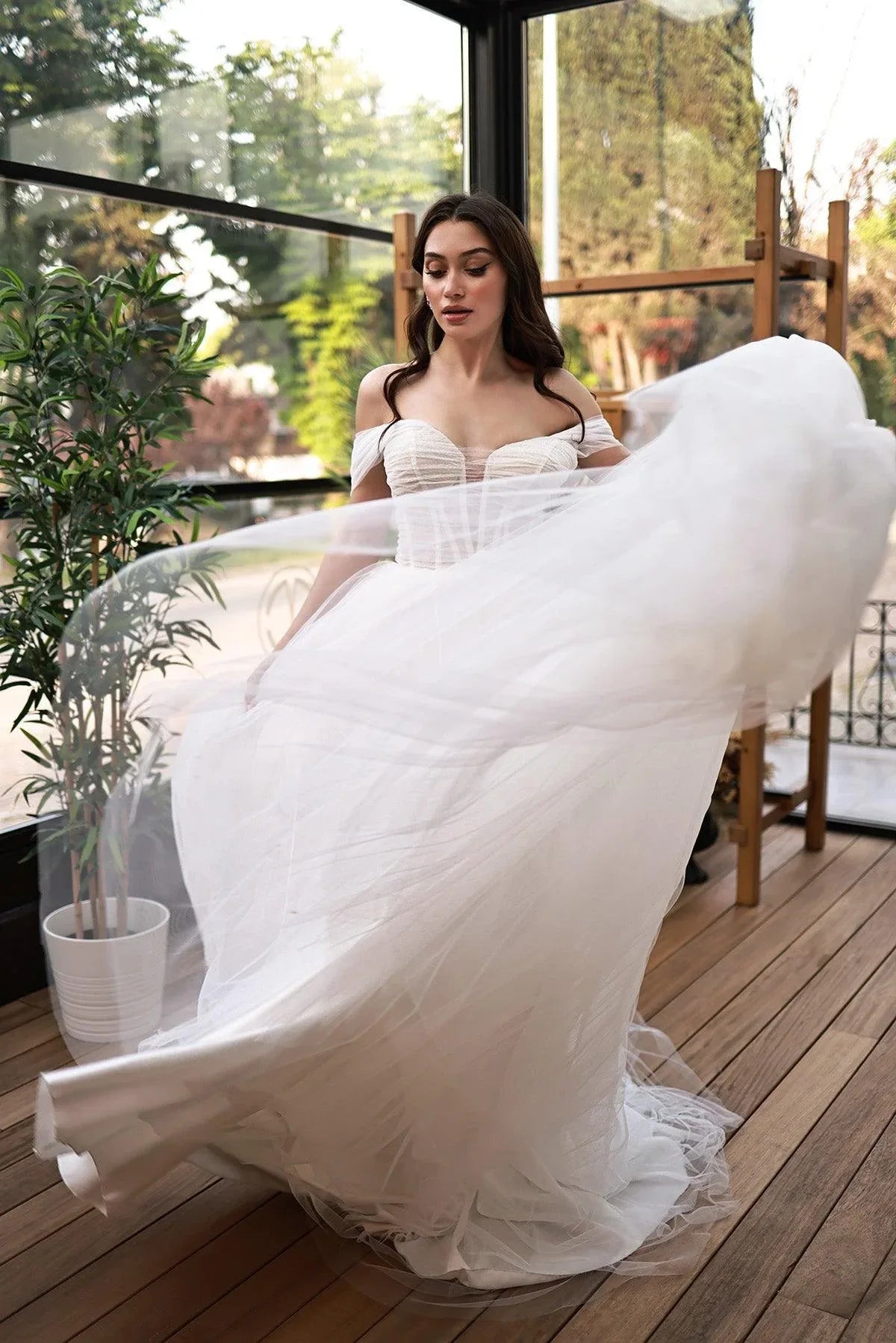 Sinetra Düşük Kollu Tül Drapeli A Kesim Gelinlik - Mediha Cambaz Bridal